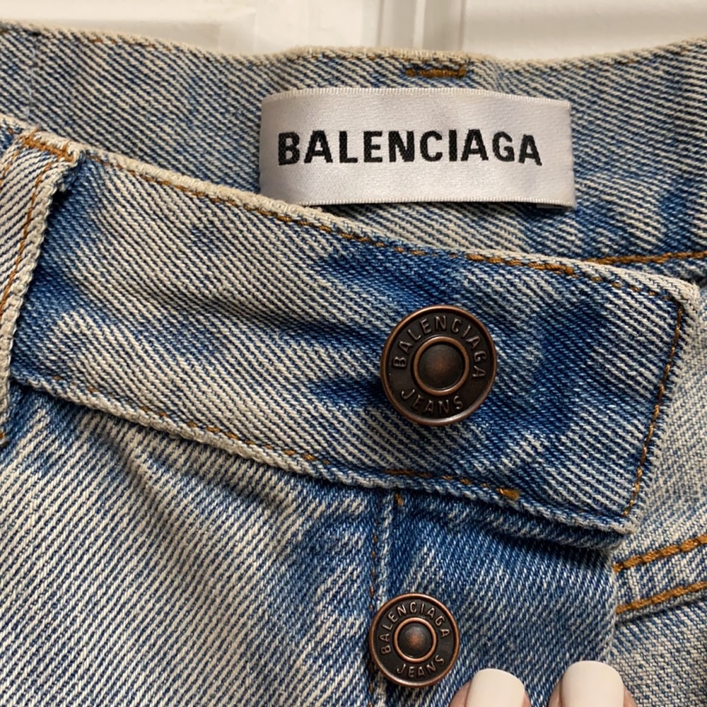 BALENCIAGA LIGHT WASH JEAN ✨ - Picture 3 of 10